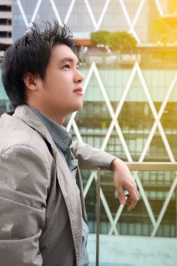 Asya genç iş adamı gelecek için dışında arıyor