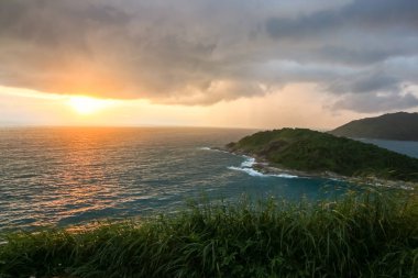 Phuket Phomthep veya Promthep mağara simgesinin bakış açısı, Tayland.