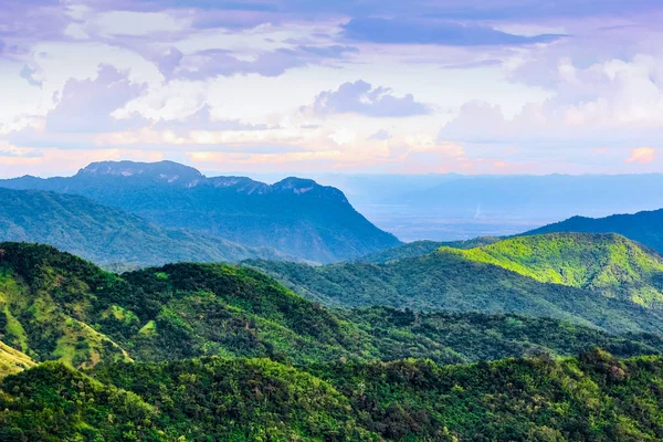 Hermosa Montaña Campo Verde Cielo Azul Khao Kor Tailandia — Foto de Stock