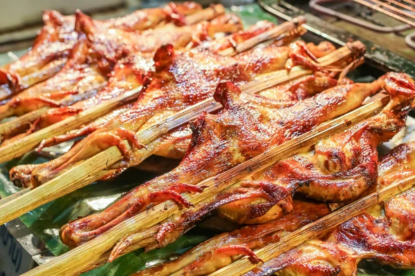 Pyszne Pikantne Grillowane Mięso Kurczaka Patyczkach Tajskie Jedzenie — Zdjęcie stockowe