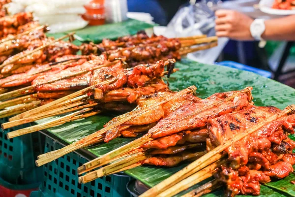 Leckere Würzige Gegrillte Hühnerfleisch Auf Sticks Thailändisches Essen — Stockfoto