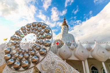 Beyaz Buda heykeli, Wat Phra Pha Son Kaew Tapınağı Khao Khor