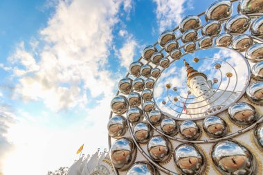 Beyaz Buda heykeli, Wat Phra Pha Son Kaew Tapınağı Khao Khor