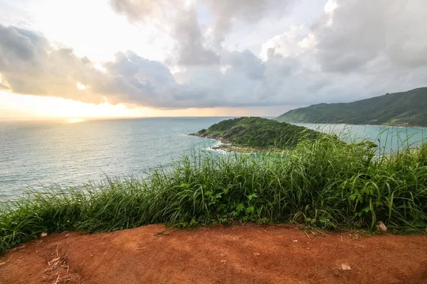 Phuket Phomthep veya Promthep mağara simgesinin bakış açısı, Tayland.