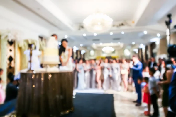 Braut Und Bräutigam Mit Menschen Bei Der Hochzeitsfeier — Stockfoto