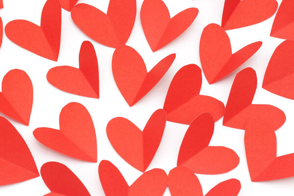 День святого Валентина концепция, красная бумага в форме сердца в качестве фона
