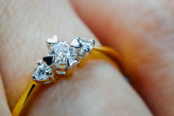 Closeup Macro Adorable Gold Diamond Wedding Engagement Ring Finger — Stock Photo, Image