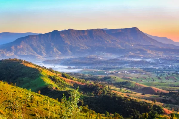 Hermosa Montaña Campo Verde Cielo Azul Khao Kor Tailandia — Foto de Stock