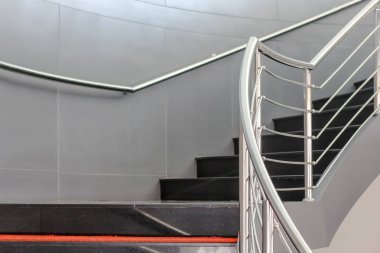 Closeup upstair veya aşağı merdiven, başarı merdiven