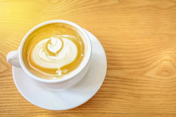 Taza Café Arte Latte Con Cuchara Plato Corteza Marrón Hermoso —  Fotos de Stock