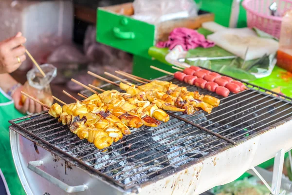 Pyszne Pikantne Grillowane Mięso Squid Kije Tajskie Jedzenie — Zdjęcie stockowe
