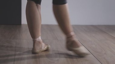 Bale dansında balerin