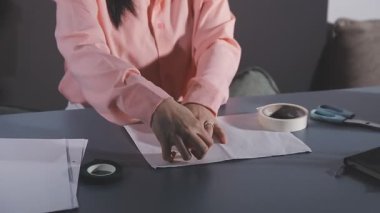 İş yerinde kadın tasarımcı