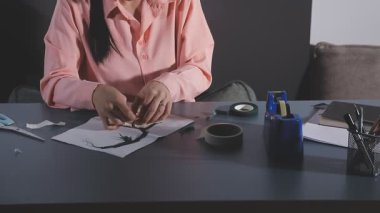 Ofiste çalışan kadın.