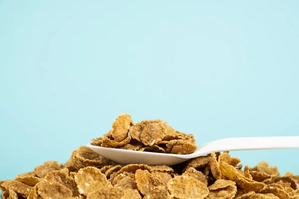 Mucchio Cereali Integrali Fondo Blu Sano Concetto Colazione Immagine Ravvicinata — Foto Stock