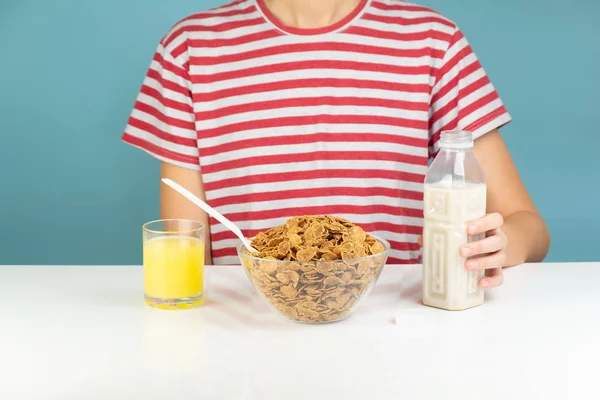Desayuno Saludable Con Cereales Integrales Leche Jugo Imagen Minimalista Ilustrativa — Foto de Stock