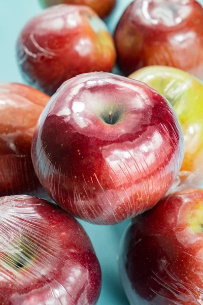 Concept Utilisation Excessive Plastique Pommes Fraîches Dans Emballage Cuisine Produits — Photo