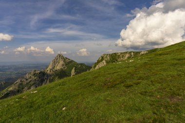Güzel bir Haziran sahne Giewont tepe. Tatra Dağları. Polonya.