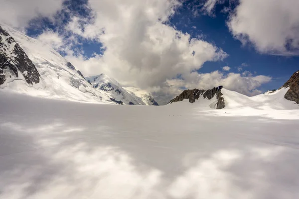 モンブラン山群の美しい雄大な景色 アルプス — ストック写真