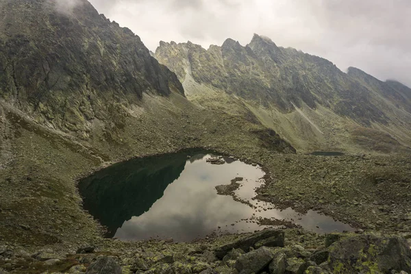 Мыс Плесо Красивое Горное Озеро Млыницкая Долина Высокие Татры Словакия — стоковое фото