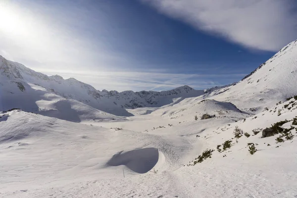 Valle de los Cinco Lagos Polacos en invierno. Montañas Tatra . —  Fotos de Stock