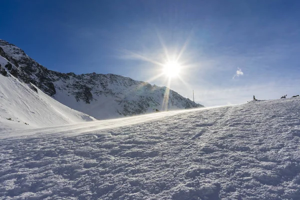 Paisaje invernal cerca del Valle de los Cinco Estanques Polacos. Tatra Mou —  Fotos de Stock