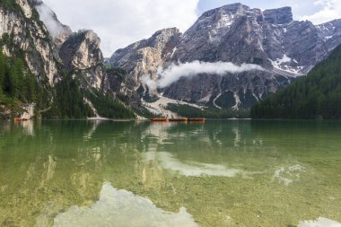 Lago di Braies, Dolomites güzel göl.