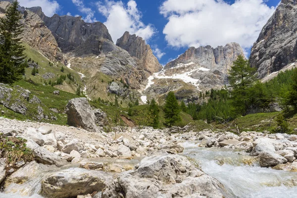 Increíble vista del macizo de la Marmolada. Val Rosalia, Dolomitas, Es —  Fotos de Stock