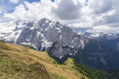 Dolomites Marmolada masif güzel görünümü. İtalya.