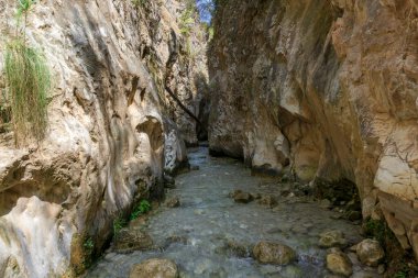 Rio Chillar yürüyüş yolu. Nerja, Malaga, İspanya.