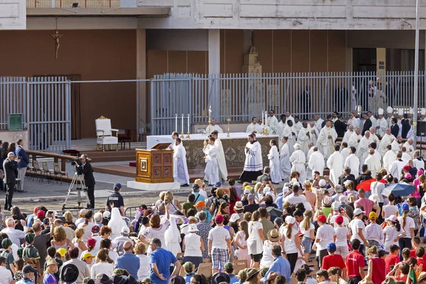 Ostia Roma Italia Junio 2018 Esperando Papa Francesco Bergoglio Celebra — Foto de Stock