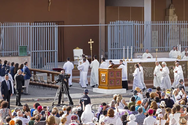 奥斯提亚 意大利 2018年6月3日 等待教皇弗朗西斯贝尔格里奥庆祝公元弥撒在圣莫尼卡广场 丽都湾 — 图库照片