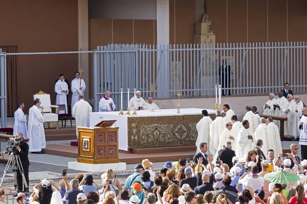 Ostia Lido Řím Itálie Červen 2018 Papež Francesco Bergoglio Slaví — Stock fotografie