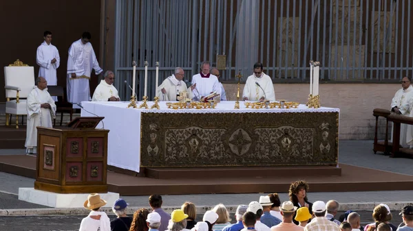 Ostia Lido Roma Italia Junio 2018 Papa Francesco Bergoglio Celebra — Foto de Stock