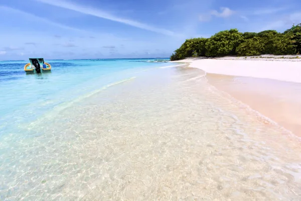 Rivage Atoll Inhabité Aux Maldives Avec Sable Blanc Eau Transparente — Photo