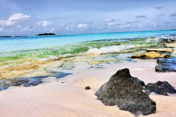 Littoral Maldivien Aux Eaux Transparentes Atteint Récif Corallien Dans Atoll — Photo