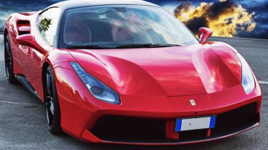 Rome, İtalya - 24 Haziran 2018: Lüks model spor araba Ferrari 488 Gtb doğal bir arka plan üzerine yerleştirilir. Ferrari 488 2015, 3.9 litrelik tarafından desteklenmektedir beri üretilen bir İtalyan spor otomobil olduğunu ikiz turbo V8.