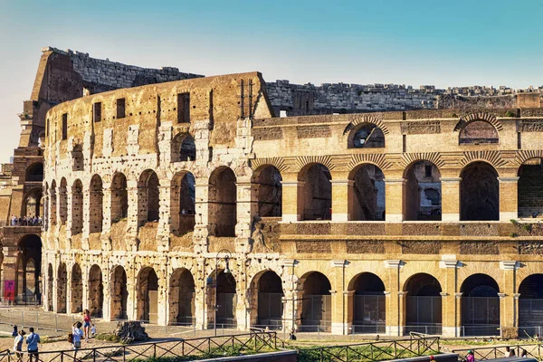 Roma Giugno 2018 Uno Sguardo Colosseo Una Serata Estiva Con — Foto Stock