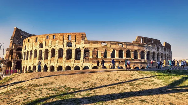 Rome Italië Juni 2018 Uitzicht Het Colosseum Grenzend Aan Dei — Stockfoto