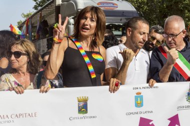 Ostia Lido Roma, İtalya - 14 Temmuz 2018 Vladimir Luxuria Roma Lazio gurur olay katılır ve kameraya poz veriyor eski parlamenter. Lazio s olay hakları, koruma ve Lgbti insanların (Lezbiyen, Gay, Bisex, Trans gurur gurur