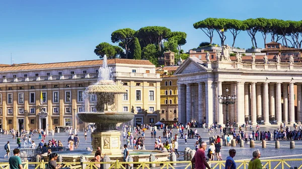 Vatican City Vatican State July 2018 Tourrists Enjoy Beauties Peter — стоковое фото