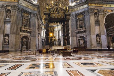 Vatikan şehri, Vatikan Devleti - 19 Temmuz 2018: Pop iç Saint Peter's Basilica. St. Peter's Bazilikası Vatikan şehirde bulunan ve Roma'nın ana seyahat hedef biridir..