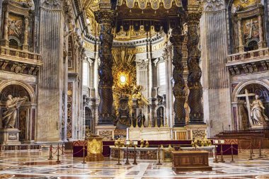 Vatikan şehri, Vatikan Devleti - 19 Temmuz 2018: Pop iç Saint Peter's Basilica. St. Peter's Bazilikası Vatikan şehirde bulunan ve Roma'nın ana seyahat hedef biridir..