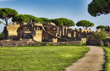 Roma antik Ostia yatay, Serapide ve bitişik yedi akil adamlar spa başlanmasıyla ve Aurighi'nın Kiralık - Roma harabeleri