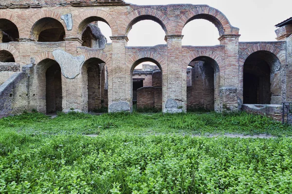 Udvarra Néző Magas Árkádos Régészeti Ásatások Ostia Antica Róma — Stock Fotó