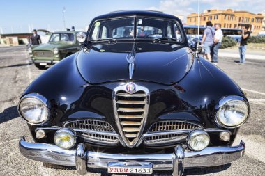 Rome, İtalya - 30 Eylül 2018: vesilesiyle Ulusal Derneği, eyalet polisi, Alfa Romeo şirket vintage arabalar ünlü model Alfa Romeo süper Itali için sağlanan 1900 ile açık bir sergi Vakfı'nın 50'nci yıldönümü