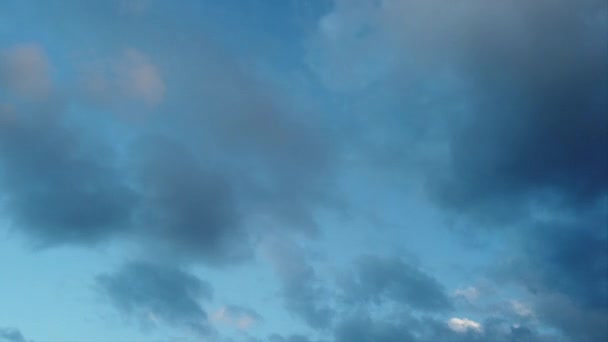 Lapso Tiempo Del Cielo Azul Oscuro Con Nubes Color Azul — Vídeo de stock