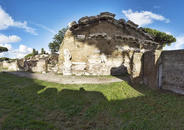 Panorama in den archäologischen Ausgrabungen von ostia antica mit — Stockfoto