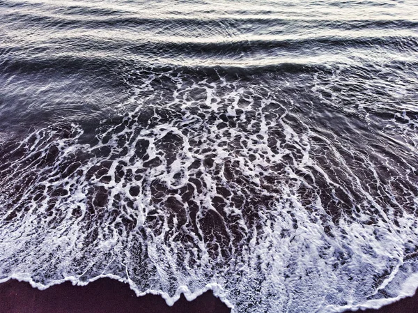 Ocean Wave Breaks Coast Backwash — Stock Photo, Image