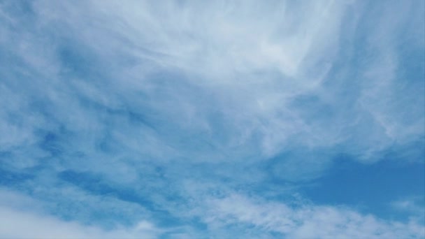 Céu Verão Bonito Com Formações Nuvens Brancas Lapso Tempo — Vídeo de Stock